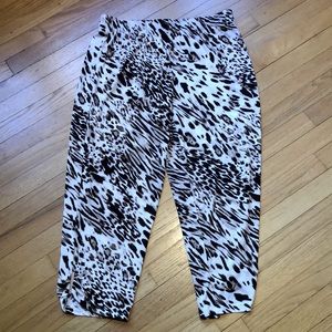 CHICOS  size 1 (crop) tan/brown animal print pants